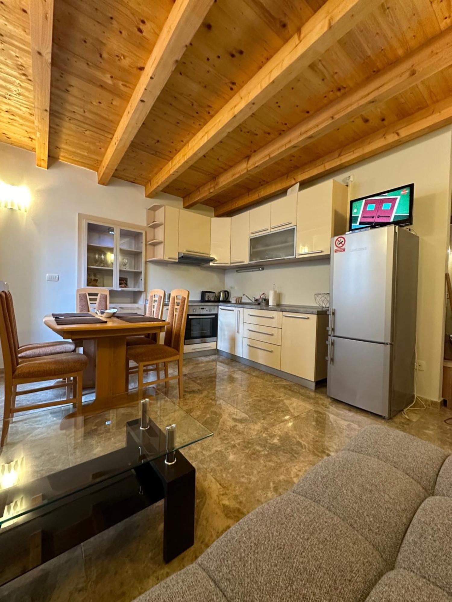 Old Town - Free Parking Apartment